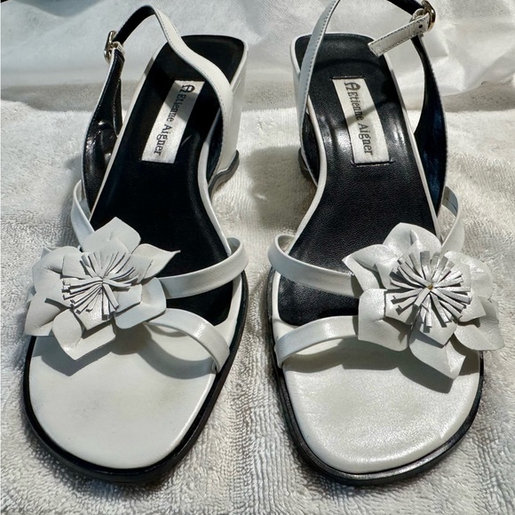 Etienne Aigner White Leather Wedge Sandals 8M | Petal Slingback Vintage Style - Picture 6 of 6